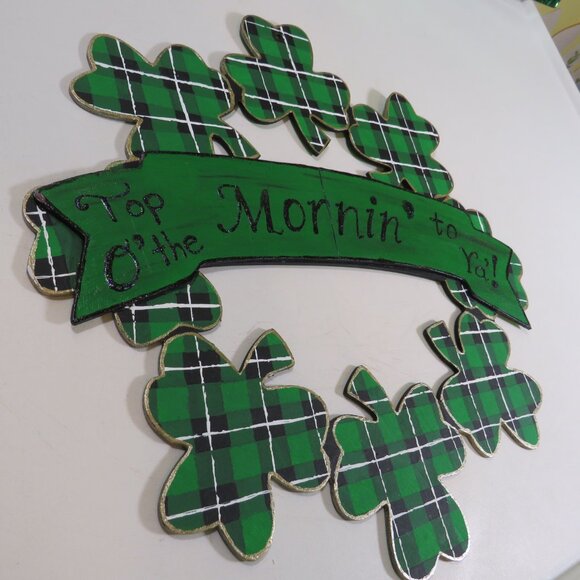 St Patrick's Day party items (suspenders, tie, wall décor & invitations) - Picture 10 of 14